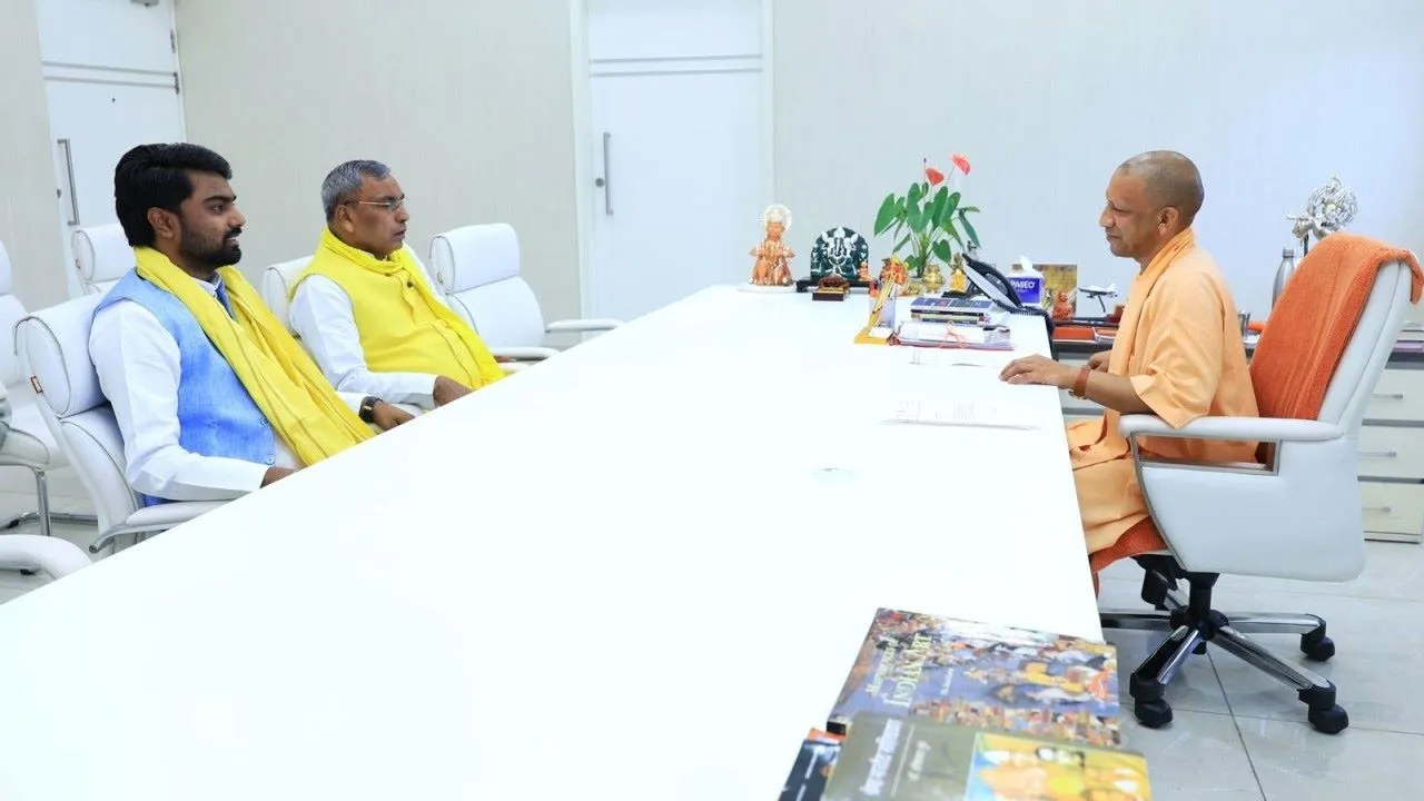 ओपी राजभर ने मुख्यमंत्री योगी से की मुलाकात, पिछड़ा वर्ग और अनुसूचित जाति के आरक्षण में बंटवारे की उठाई मांग