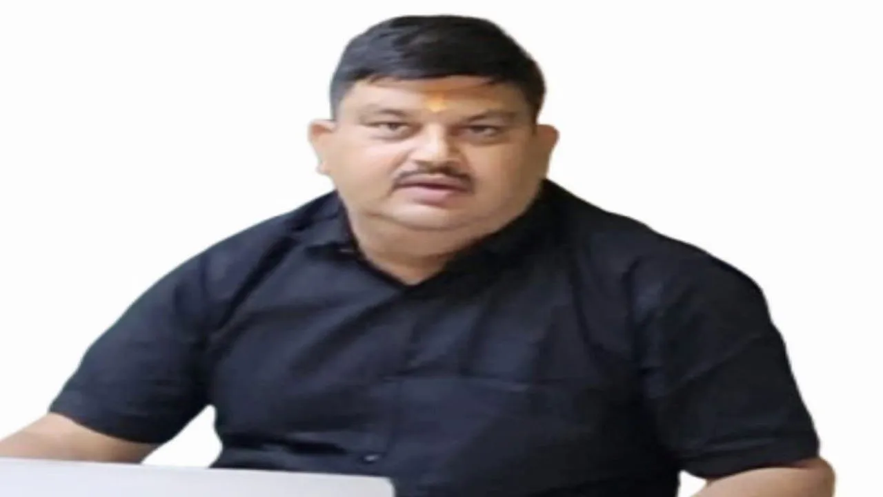 लखनऊ: स्वास्थ्य कर्मियों के परिजनों को अब तक नहीं मिला न्याय, टीबी कर्मचारी संघ ने उठाई चार सूत्रीय मांग