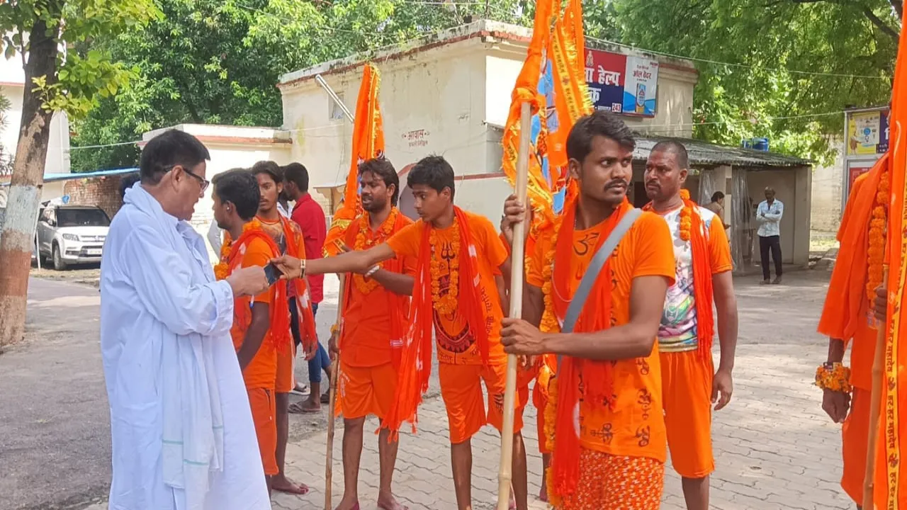 प्रयागराज में जुमे की नमाज के दौरान कांवड़ियों और नमाजियों के बीच मारपीट