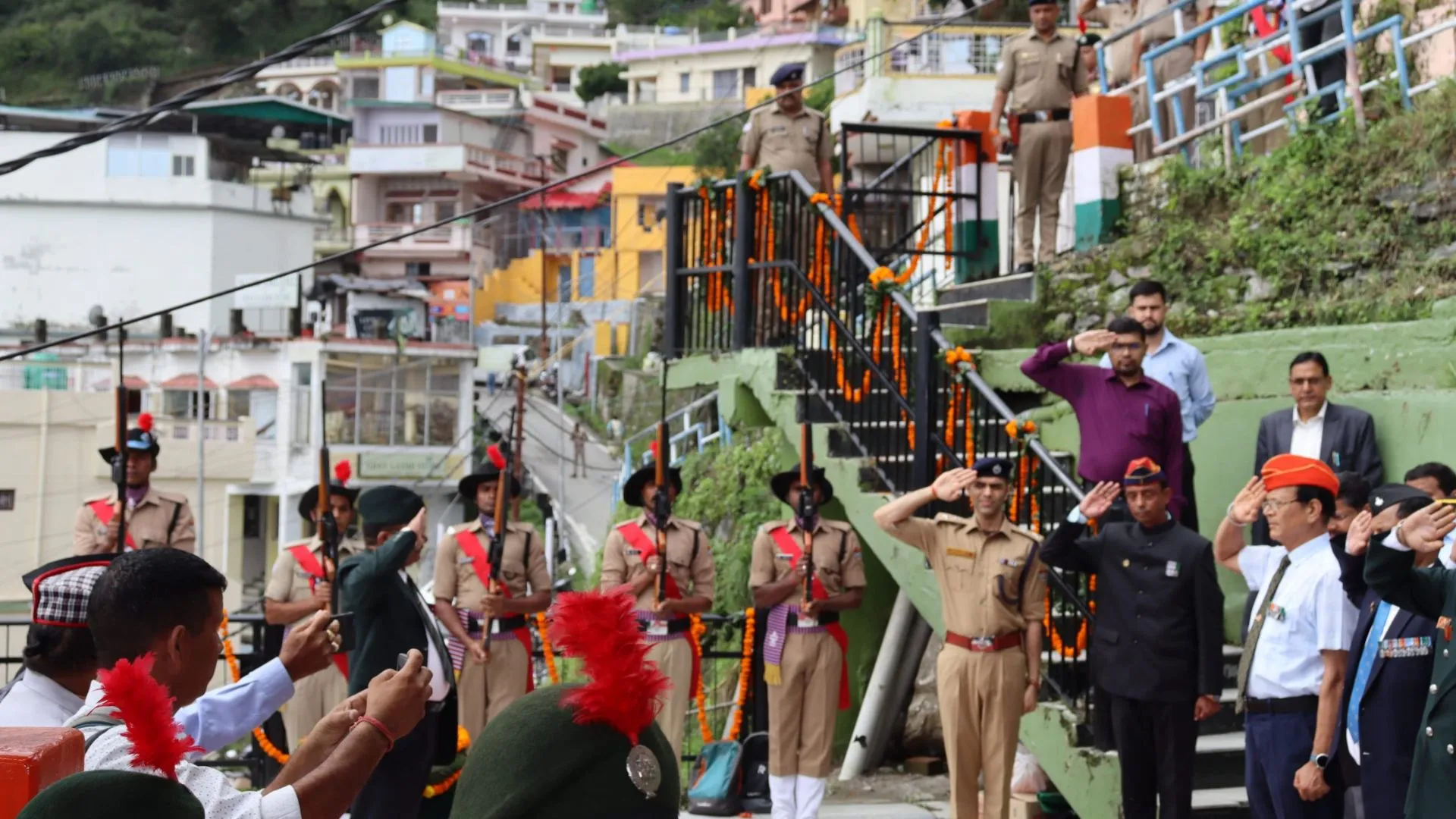 कारगिल विजय दिवस: पौड़ी पुलिस की वीर शहीदों को श्रद्धांजलि, रखा 2 मिनट का मौन   