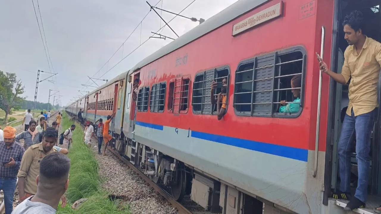 प्रतापगढ़ में ट्रेन से टकराकर भैंस की मौत, सवा घंटे रुकी रही वाराणसी-दून एक्सप्रेस