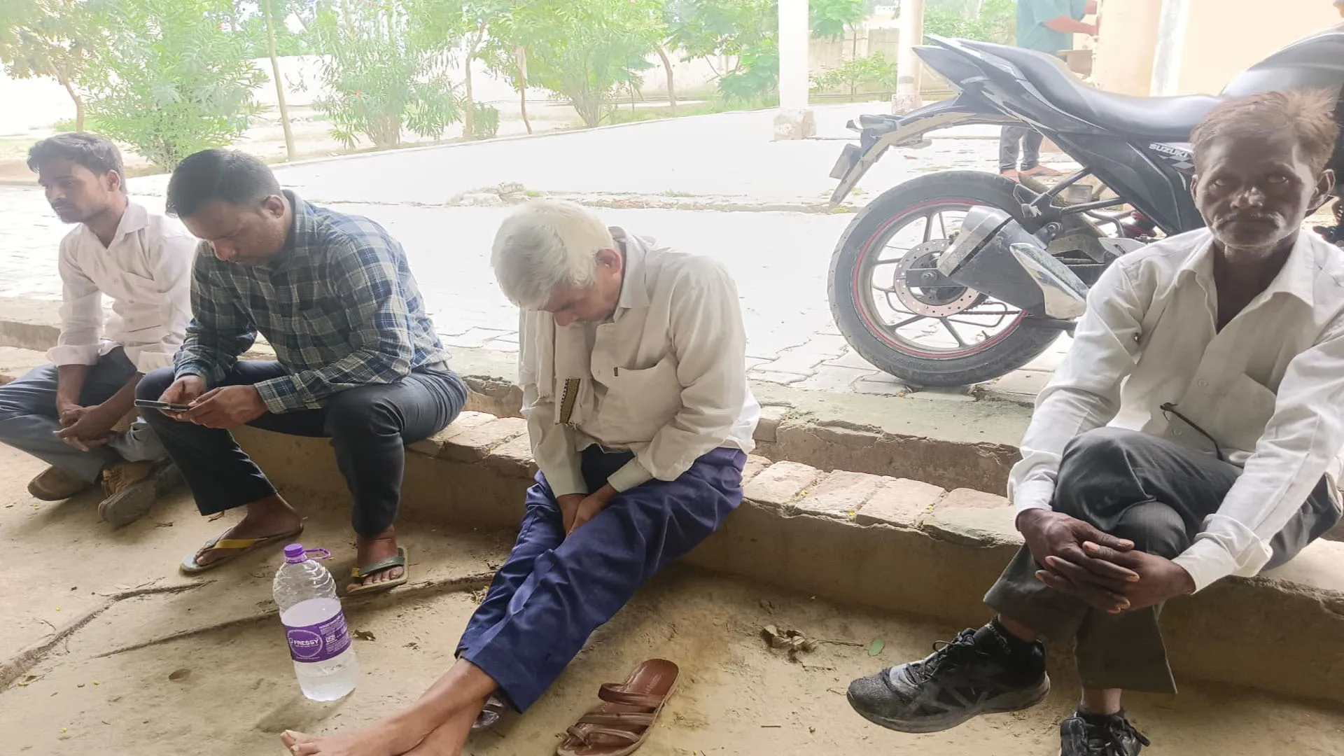 शाहजहांपुर: कीटनाशक दवा डालते वक्त हुआ बेहोश...पल भर में थम गईं किसान की सांसे