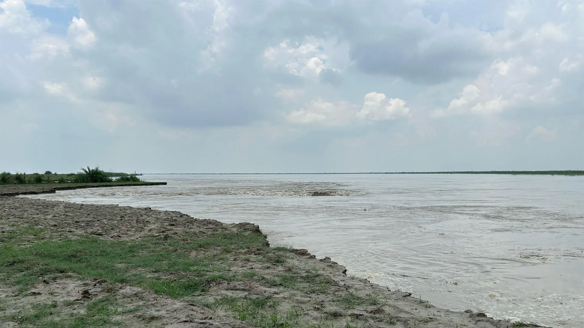 बदायूं: गंगा में छोड़ा गया 74 हजार क्यूसेक पानी...जलस्तर बढ़ा