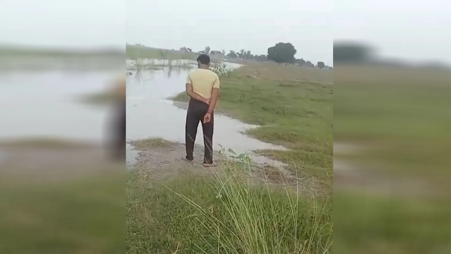 बदायूं: गंगा का जलस्तर बढ़ा तो गांव होने लगे जलमग्न...नरौरा बैराज से फिर छोड़ा बेहिसाब पानी