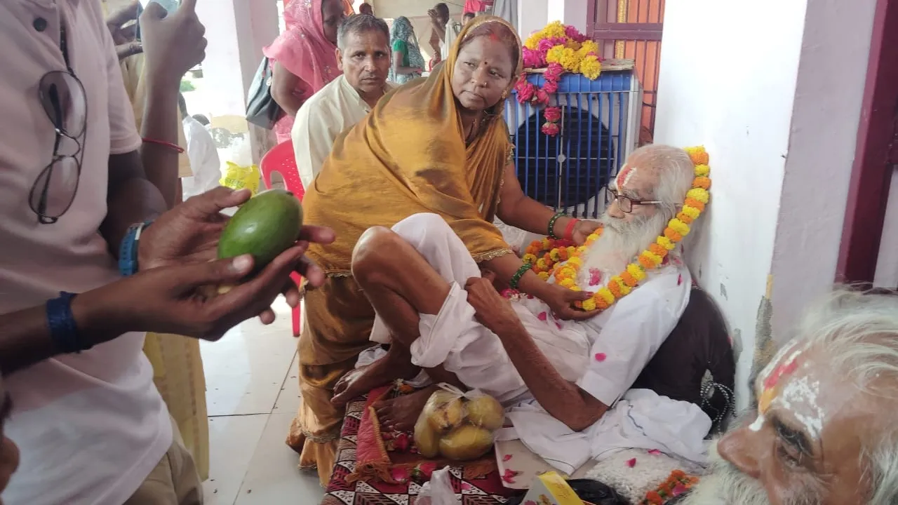 Guru Purnima 2025 : गुरु चरणों में उमड़ा श्रद्धा का सैलाब, श्रद्धा, सेवा और साधना का संगम बनी गुरु पूर्णिमा