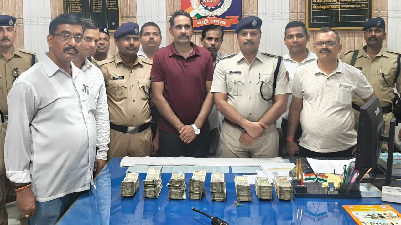 गोंडा में ट्रेन चेकिंग के दौरान लावारिस बैग में मिले 20 लाख रुपये 