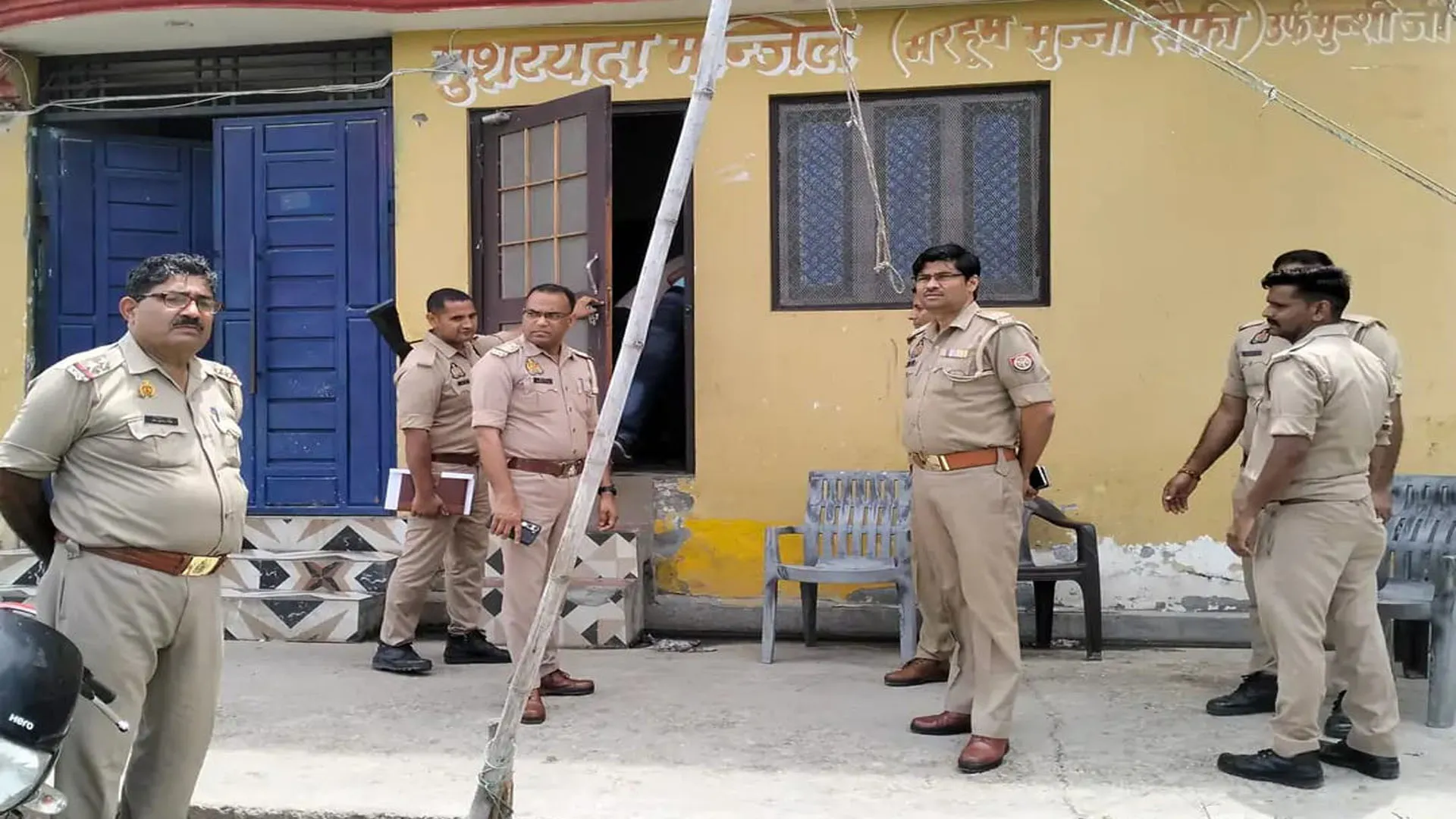 रामपुर: चुनावी रंजिश के चलते चचेरे भाई को गोली मारकर किया घायल