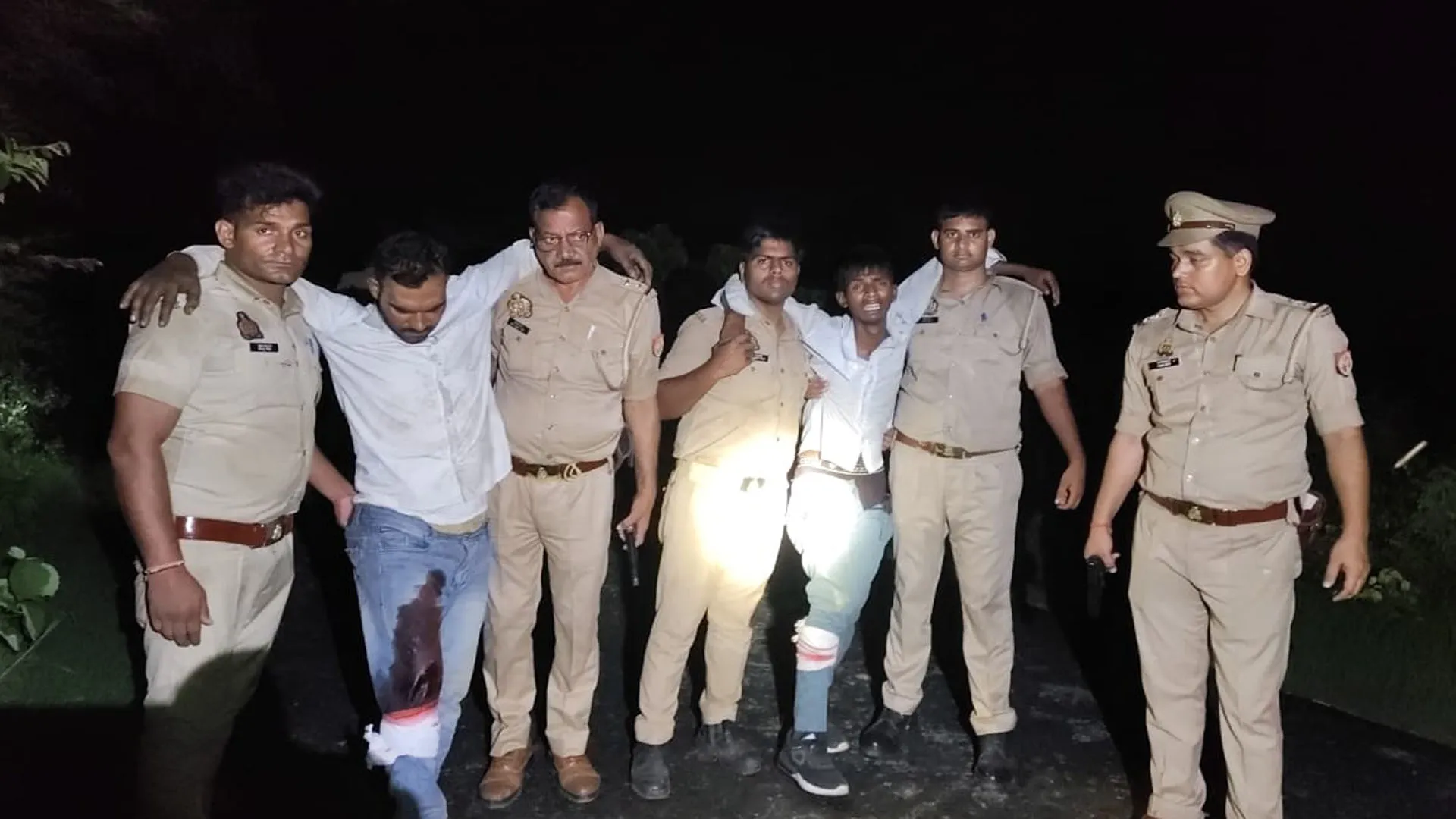 Bareilly: सराफ से लूट करने वाले मामा-भांजा गिरफ्तार...मुठभेड़ के दौरान दोनों को पैर में लगी गोली