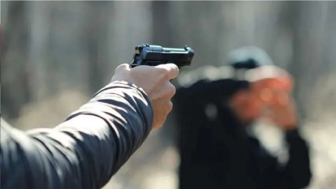 लखनऊ में रंजिशन चली गोली, युवक के कंधें में धंसी Bullet : घटना के बाद गांव में तनाव का माहौल