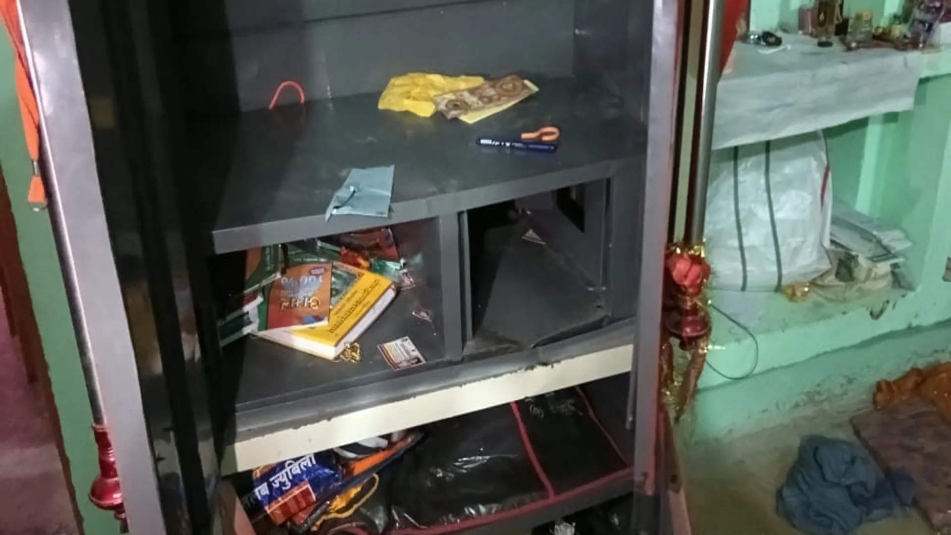 लखीमपुर खीरी: 90 हजार की नकदी, पांच लाख के जेवर चोरों ने किए पार