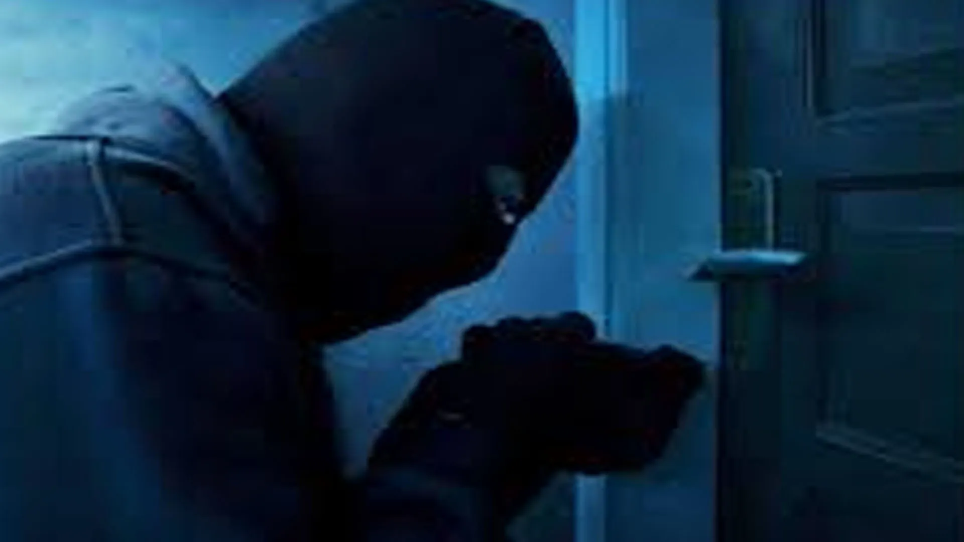 रामपुर: घर की छत पर सो रहा था परिवार...चोरों ने सेंध लगाकर 50 हजार की नकदी की पार