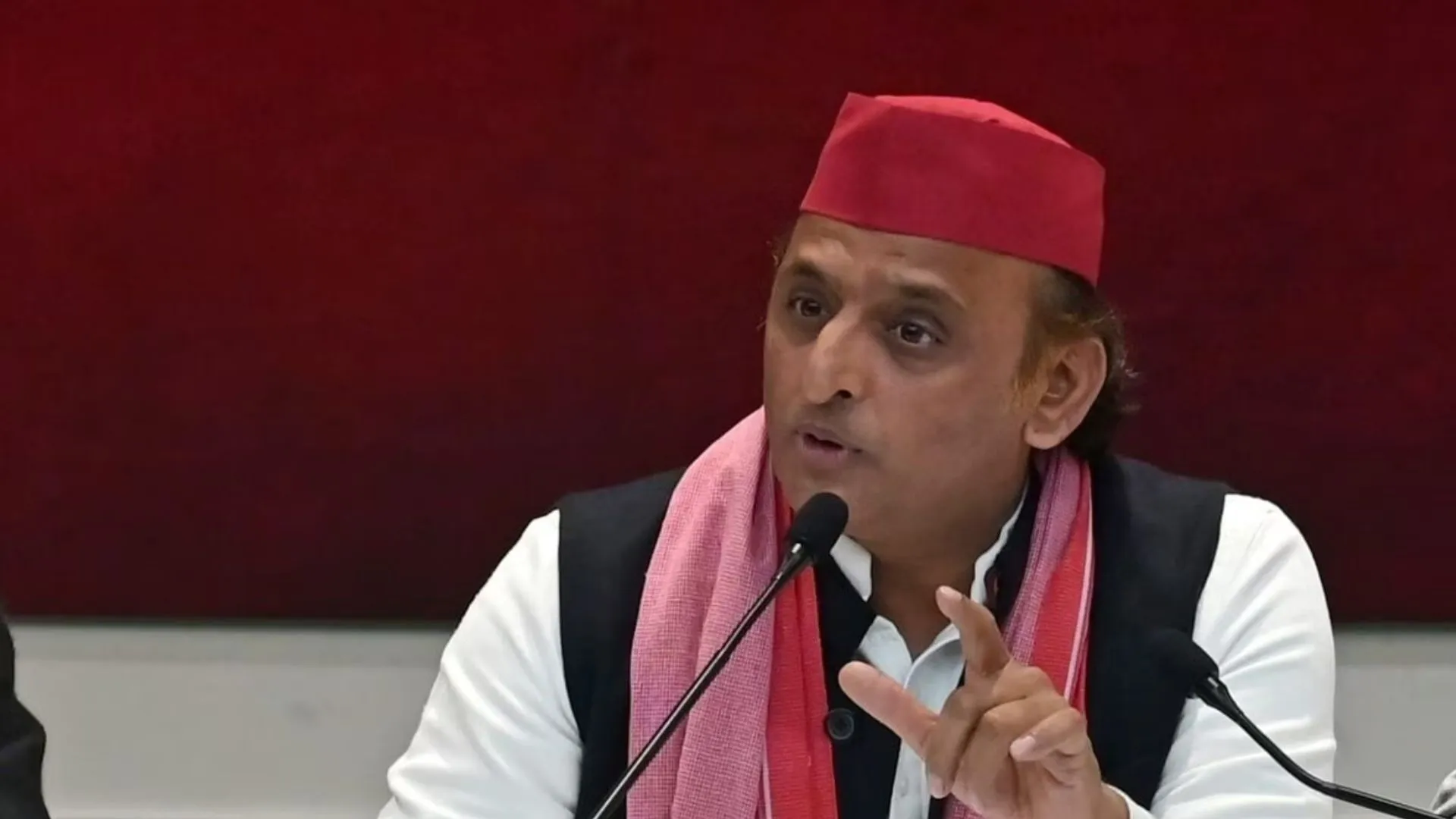 'कॉरिडोर के नाम पर न बिगाड़े कुंज गलियों का स्वरुप', सपा प्रमुख अखिलेश का बड़ा हमला, आस्था से खिलवाड़ न करे योगी सरकार 