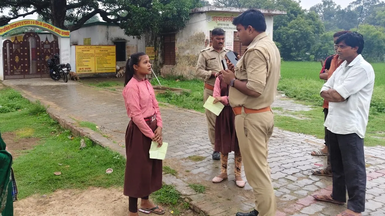 बाराबंकी में छात्राओं की पिटाई कर जबरन स्कूल से निकाला, टीसी थमाकर किया बाहर 