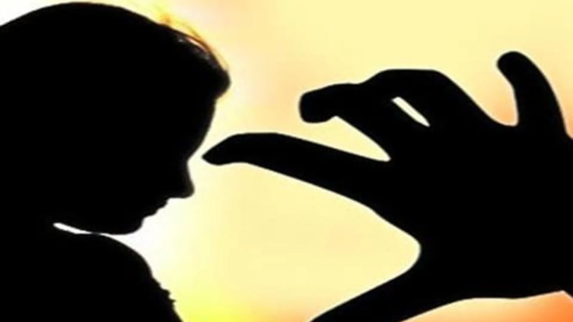 बाराबंकी: टोल प्लाज़ा पर सहकर्मी युवती से छेड़छाड़, विरोध पर नौकरी से निकाला, वेतन रोका