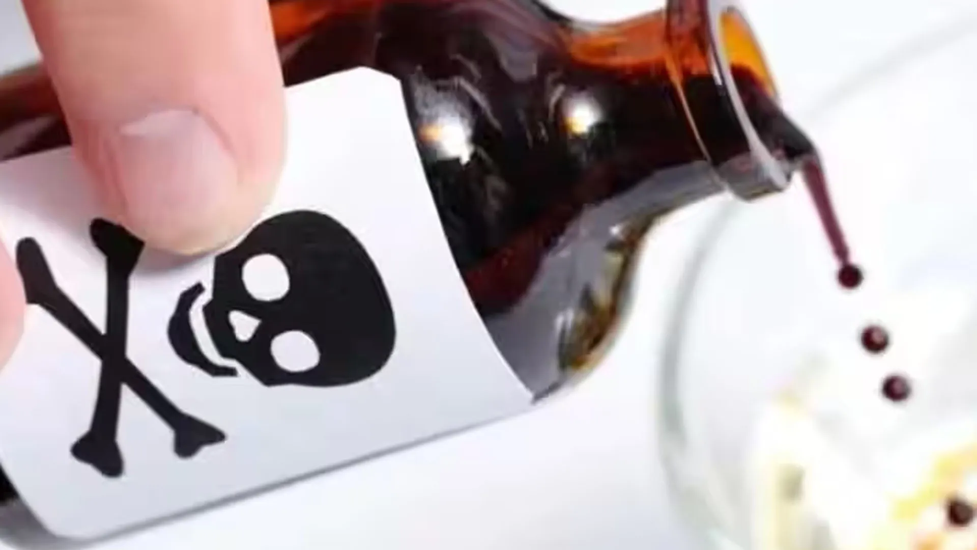 Barabanki News: तहसीलदार के आदेश से आहत किसान ने पिया जहरीला पदार्थ, तहसील प्रशासन में मचा हड़कंप