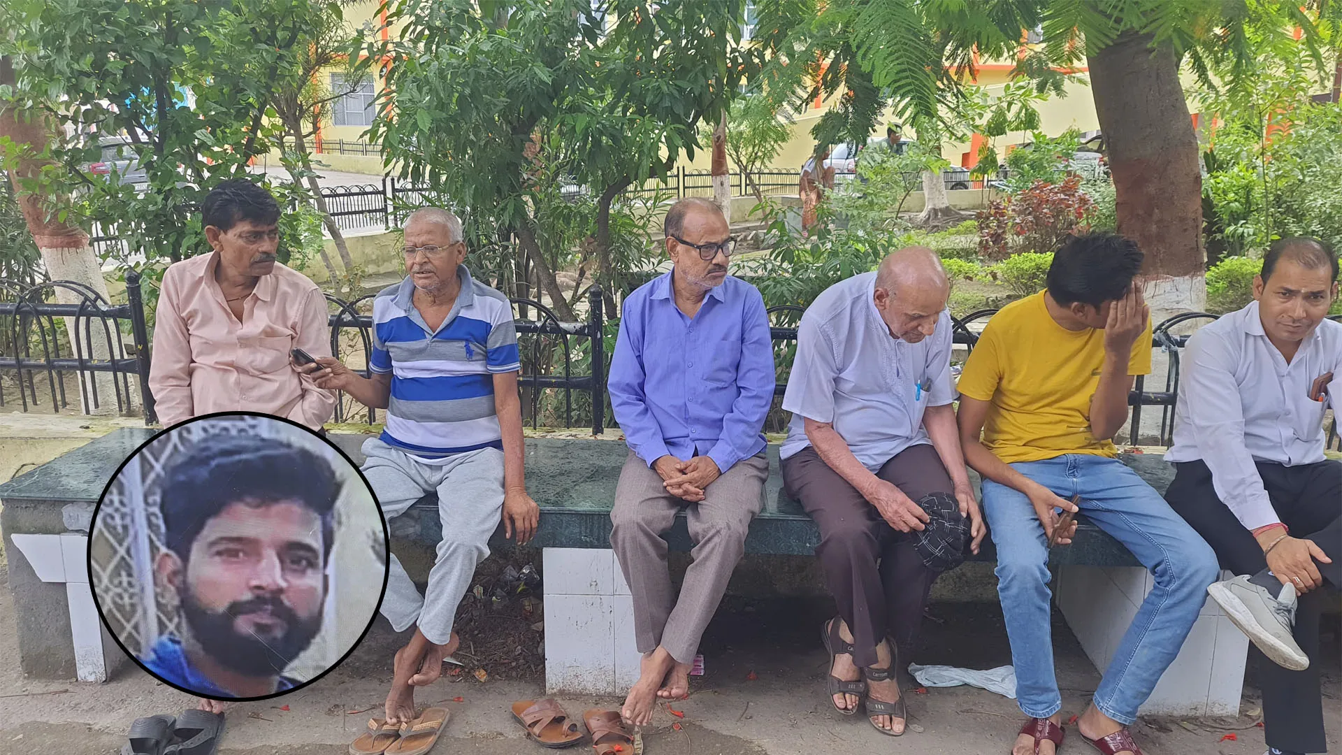 रामपुर: सड़क किनारे खड़े युवक की बाइक की टक्कर से मौत