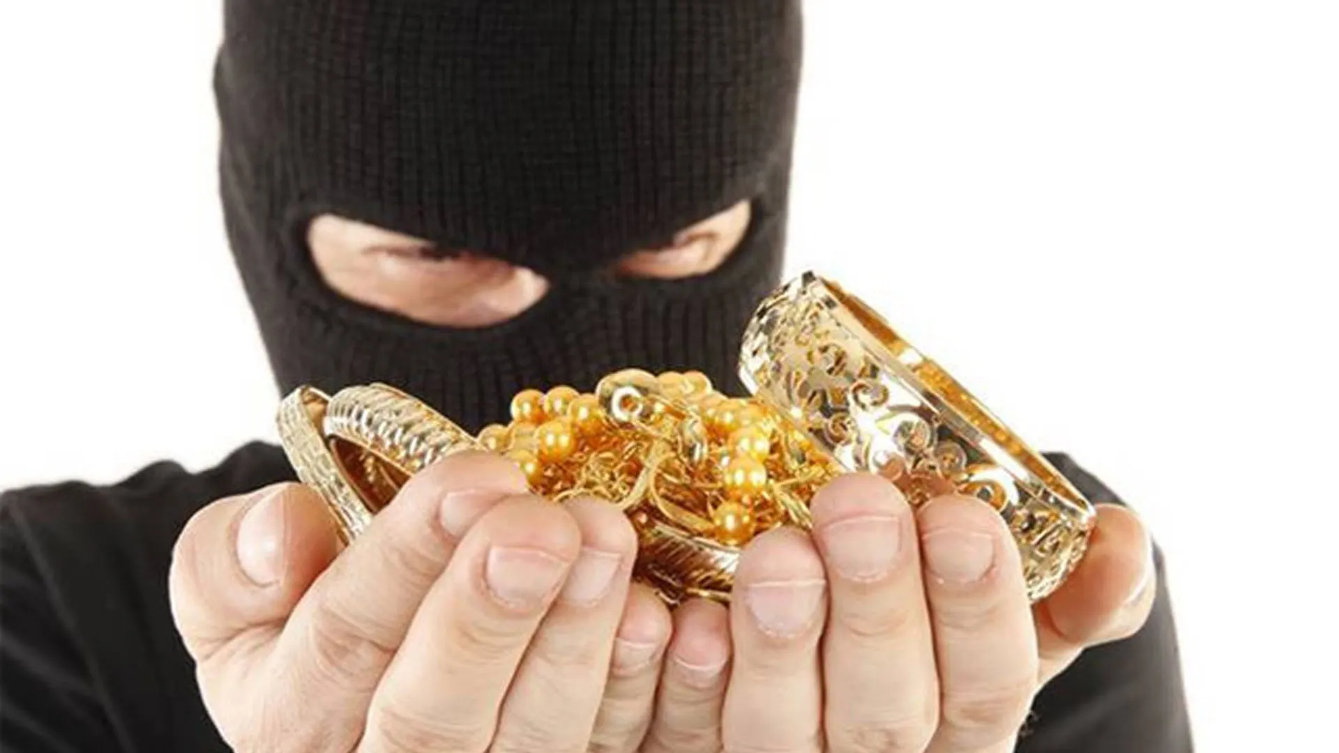 पीलीभीत: परिवार की बीमारी का डर दिखा महिला के जेवर उड़ाए