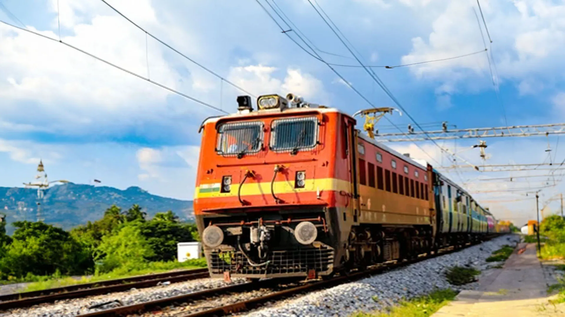 Bareilly: जानकारी के अभाव में स्पेशल ट्रेनें दौड़ रहीं खाली, नियमित ट्रेनों में वेटिंग की मार