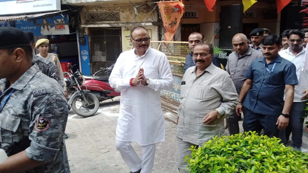 लखनऊ : श्रीपंच परमेश्वर मंदिर के स्थापना दिवस पर आशीर्वाद लेने पहुंचे डिप्टी सीएम ब्रजेश पाठक