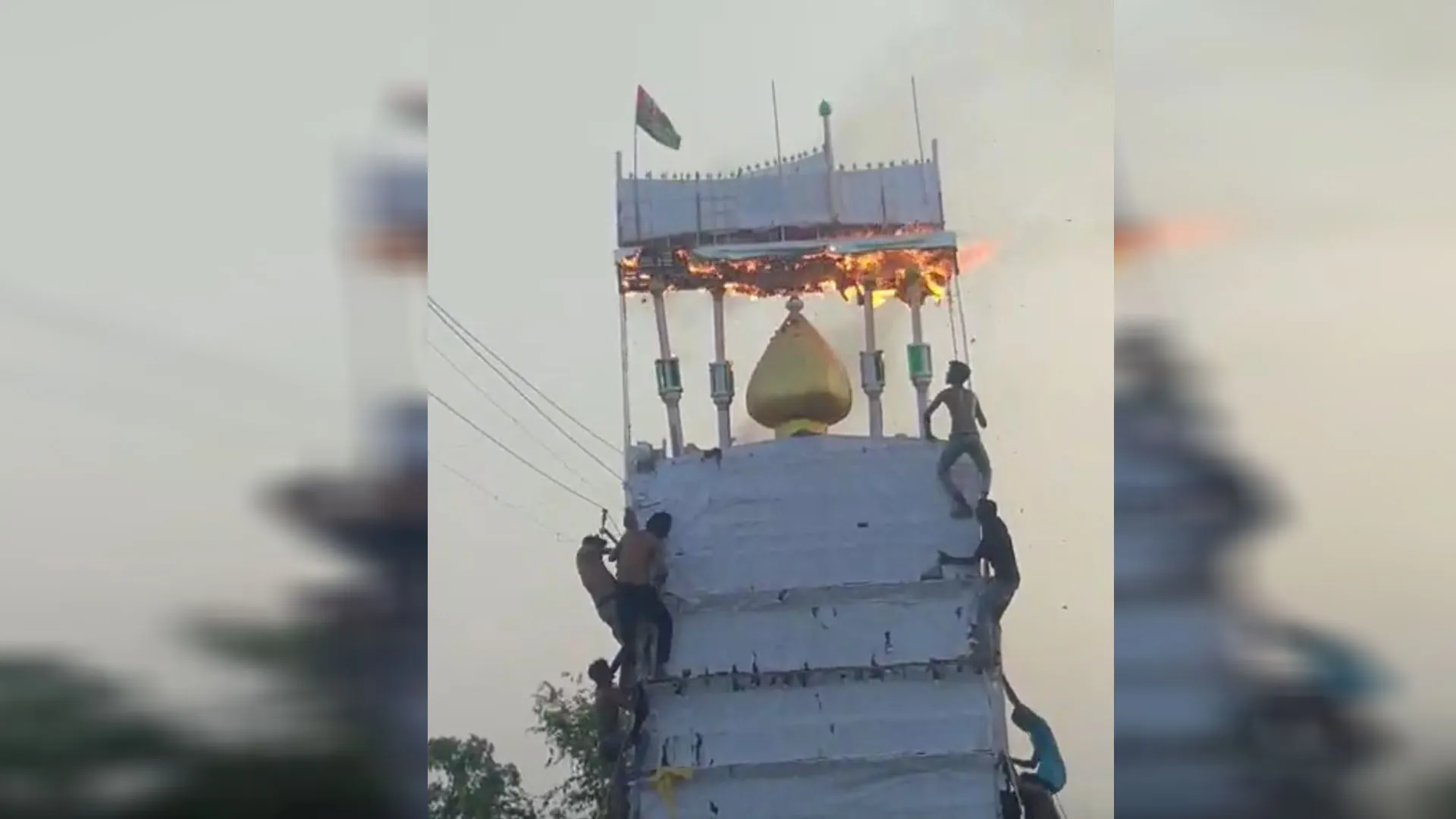 Bareilly: फरीदपुर में बिजली के तारों से टकराकर ताजिया जला...दरोगा निलंबित