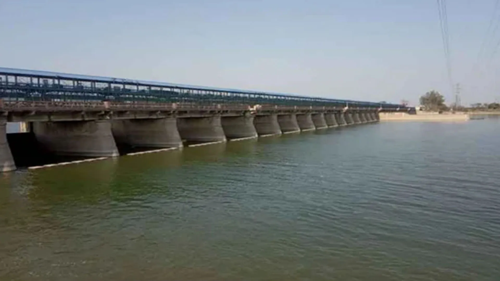 शाहजहांपुर: खतरा...नरौरा बैराज से गंगा में 8522 क्यूसेक पानी छोड़ा