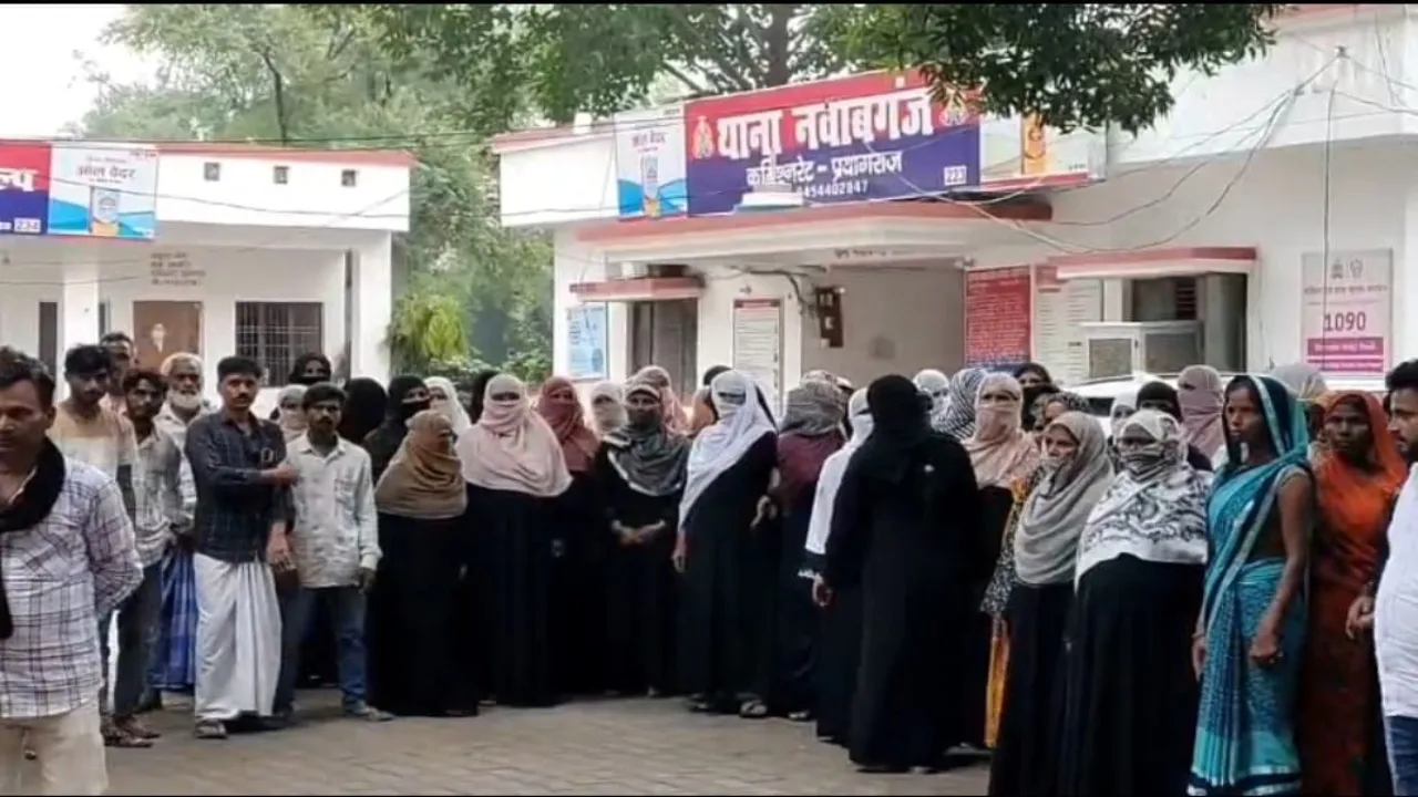 सपा नेता का भतीजा हिरासत में, नवाबगंज थाने का घेराव; ग्रामीण बोले- बिना वारंट रात में उठाया