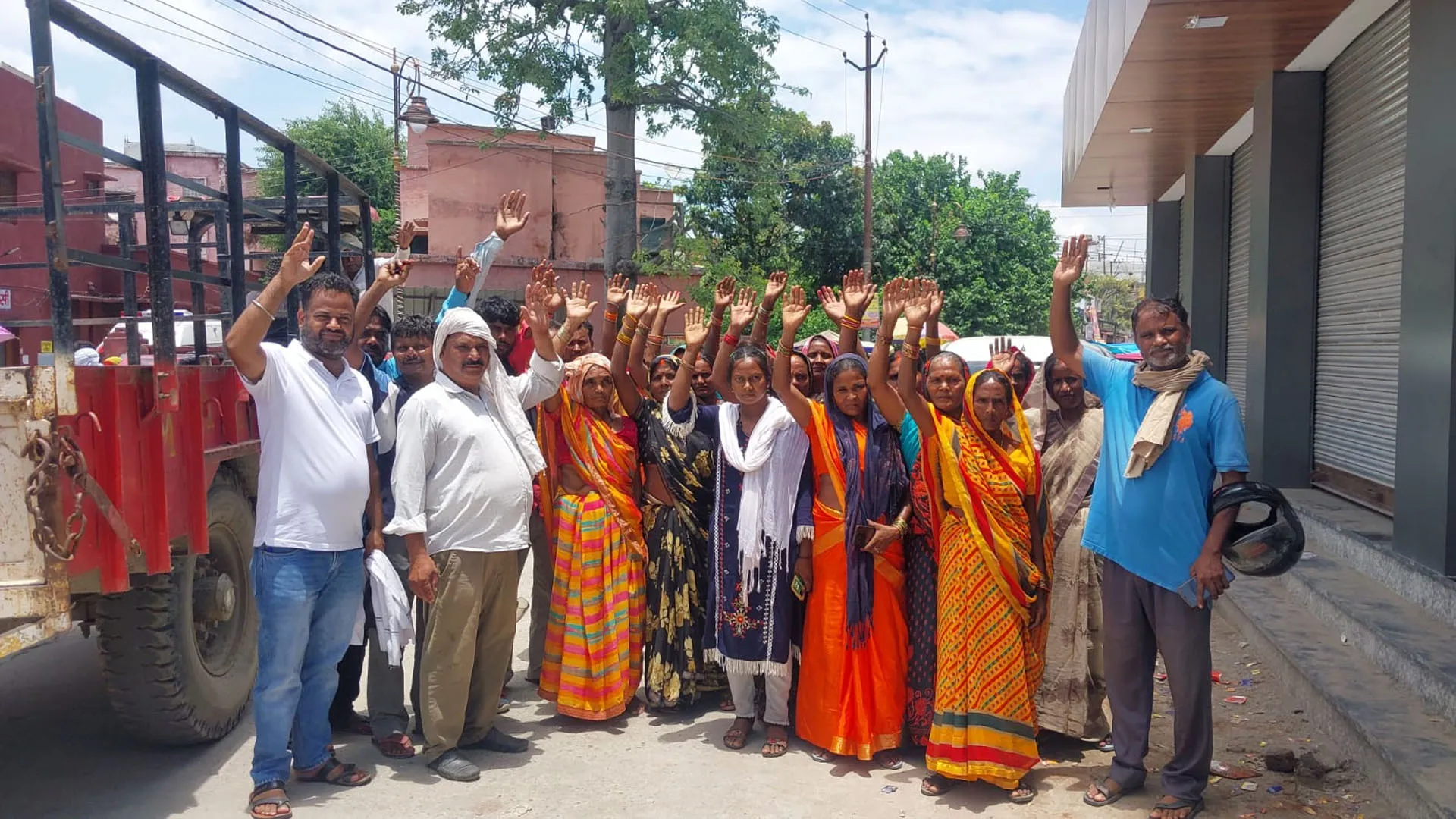 पीलीभीत: पाठशाला तो विलय कर दी, मगर जंगली जानवरों से बढ़ा बच्चों को खतरा