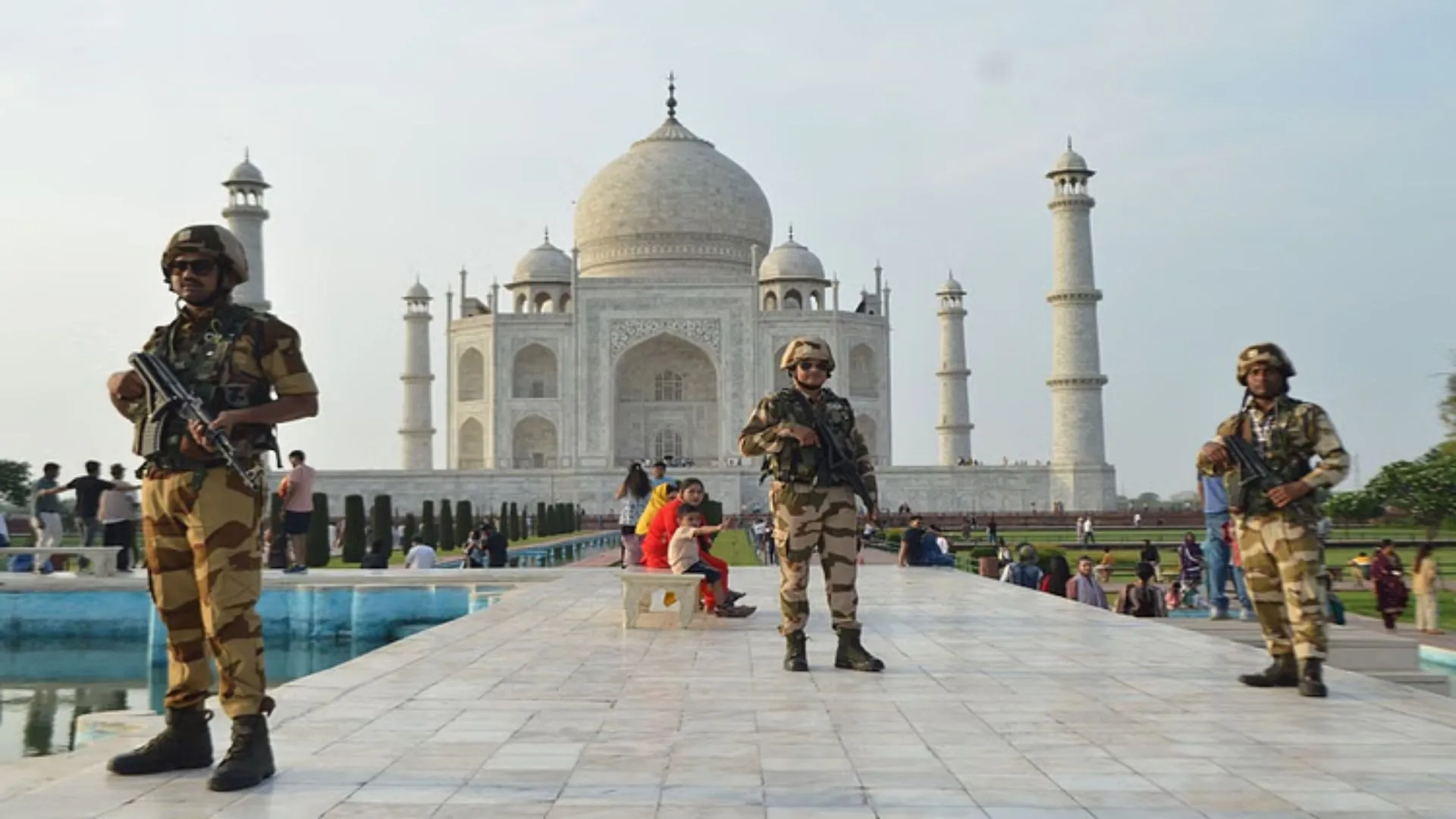 आगरा में ताज महल के पास फायरिंग करने वाला गिरफ्तार, टोल प्लाजा पर रोके जाने पर लहराया असलहा