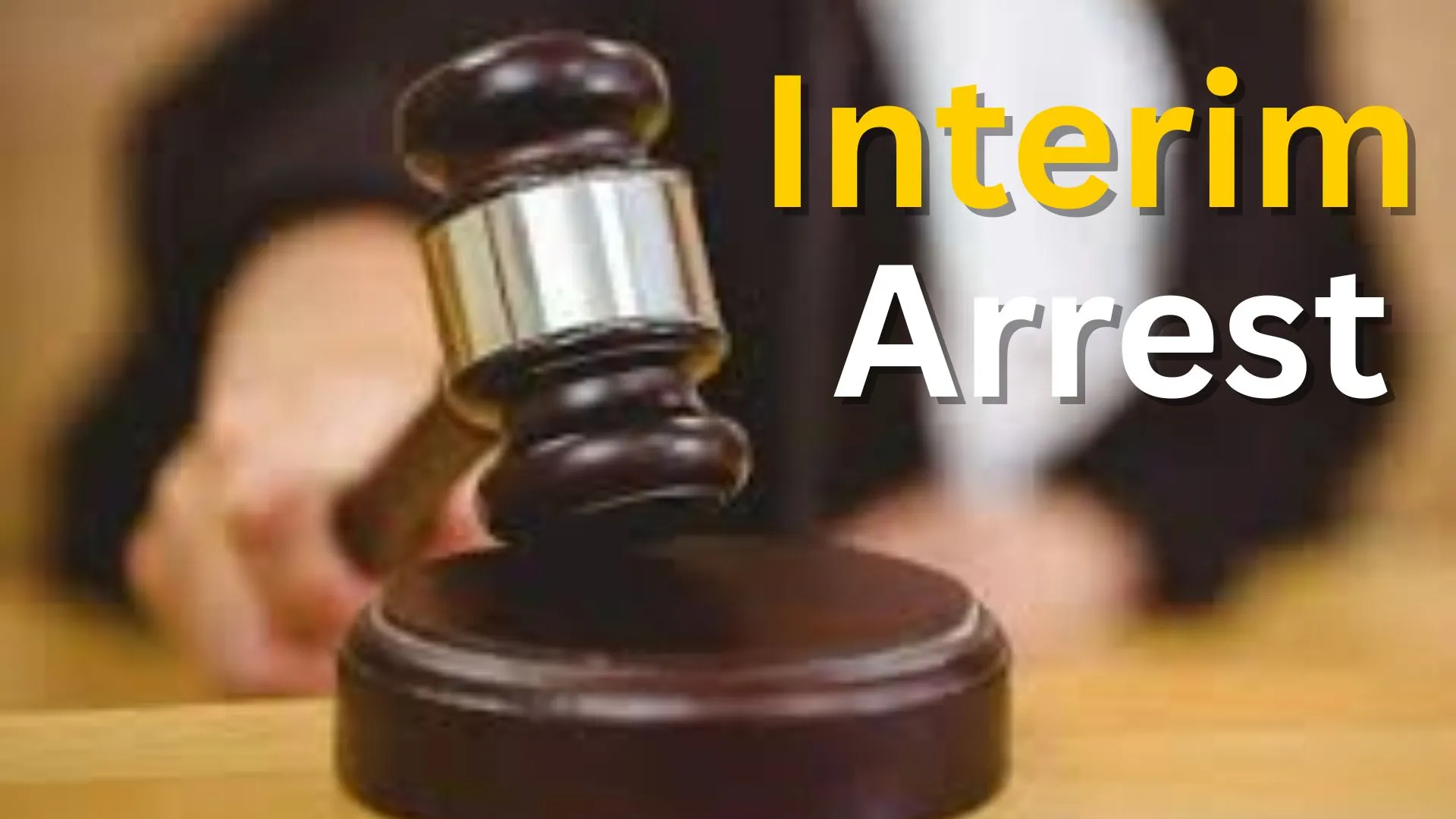 नौकर सुसाइड मामला : रिटायर्ड जज दंपती की गिरफ़्तारी पर रोक, जानें क्या है मामला