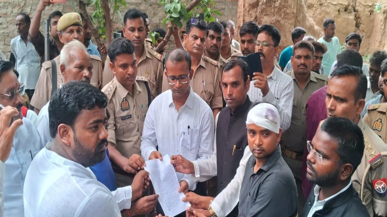 बुजुर्ग की मौत के बाद अंतिम संस्कार से इंकार, बुलाई गई 12 थाने की फोर्स