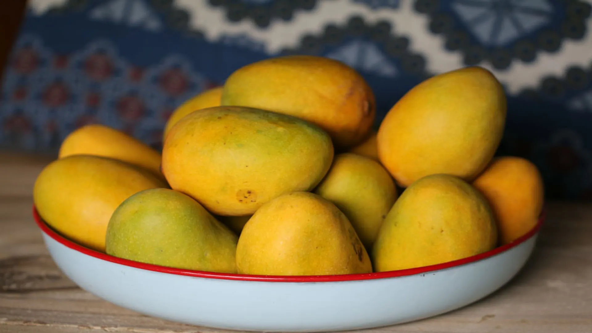 Bareilly: आम महोत्सव में छाई बरेली की बंबई...दशहरी, चौसा और लंगड़ा की मिठास ने लूटी तारीफ