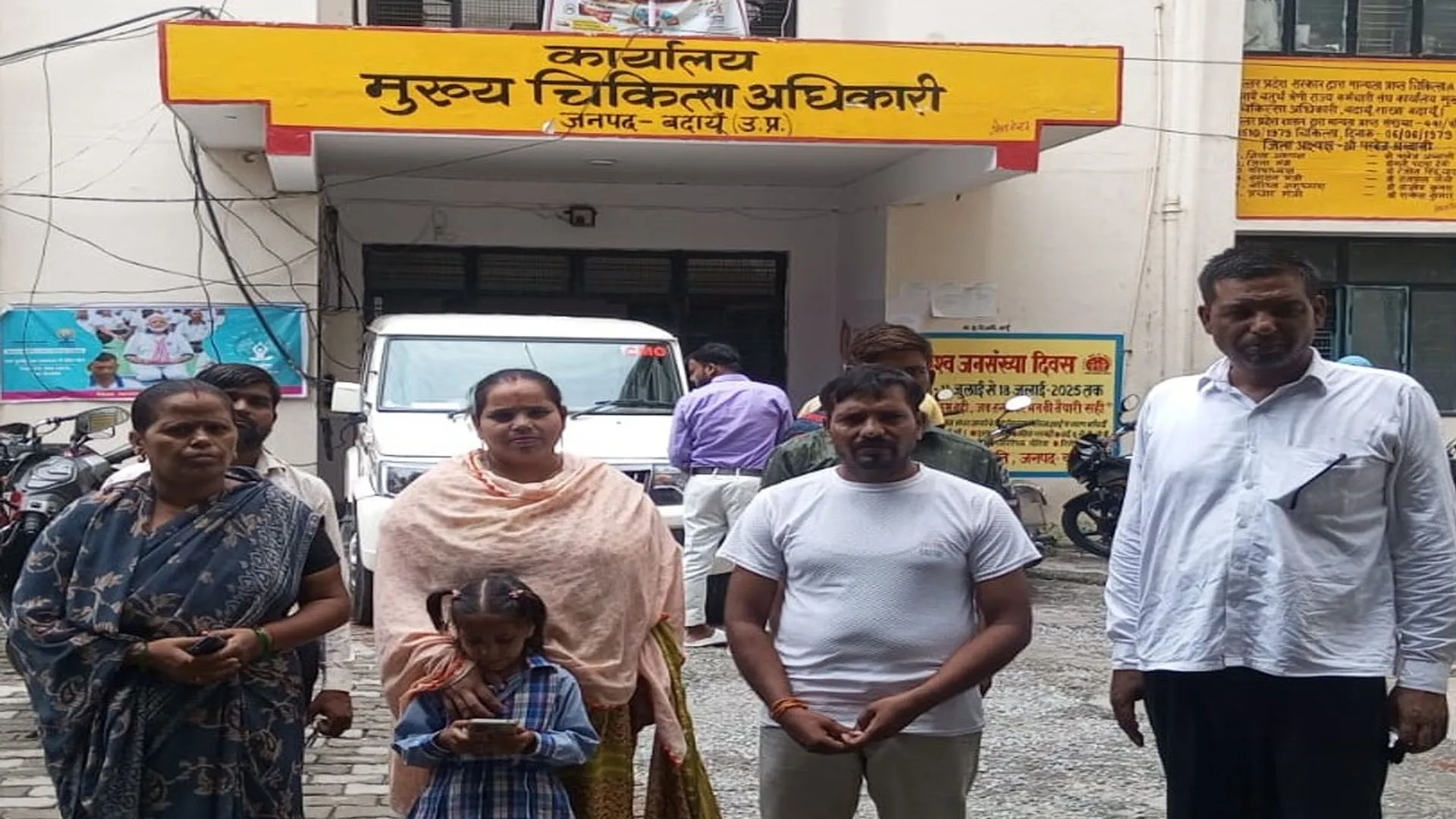 बदायूं: दो साल पहले निकाले गए 52 युवक-युवतियों को करें बहाल