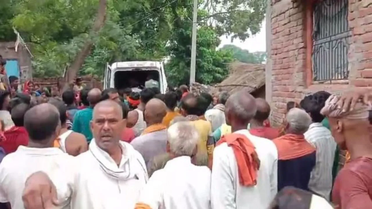 बलिया में दर्दनाक हादसा: श्रद्धालुओं से भरी पिकअप को ट्रेलर ने मारी टक्कर, दो की मौत 25 घायल