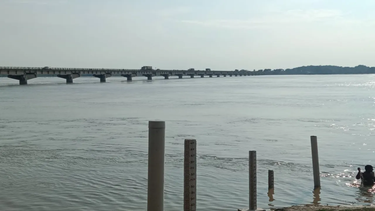 बाराबंकी : बाढ़ बहा ले गई बचाव कार्य, लुटता रहा सरकारी खजाना