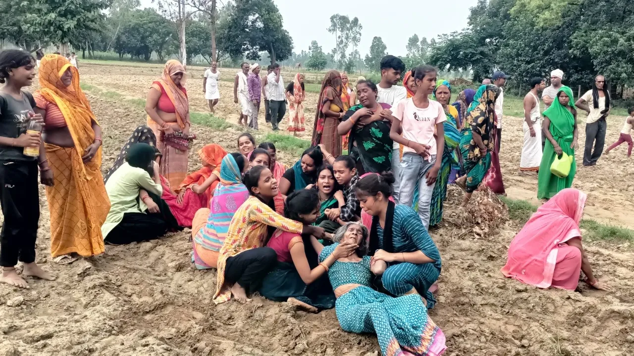 बाराबंकी में फंदे से लटका मिला किसान का शव : जमीन बिक्री को लेकर चल रहा था विवाद