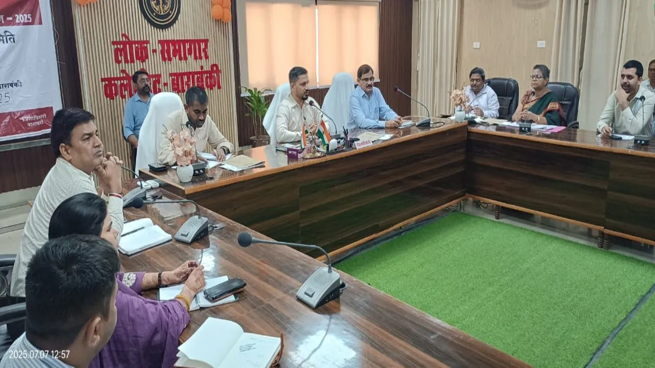 संचारी रोग नियंत्रण अभियान  को लेकर डीएम का निर्देश : आशा कार्यकर्ता घर-घर जाकर करें मरीजों की पहचान