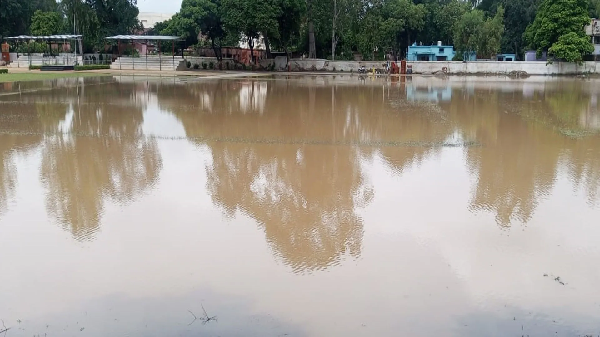 बदायूं: भारी बारिश के बाद खेत खलियान जलमग्न...धान की रोपाई को लगा ब्रेक