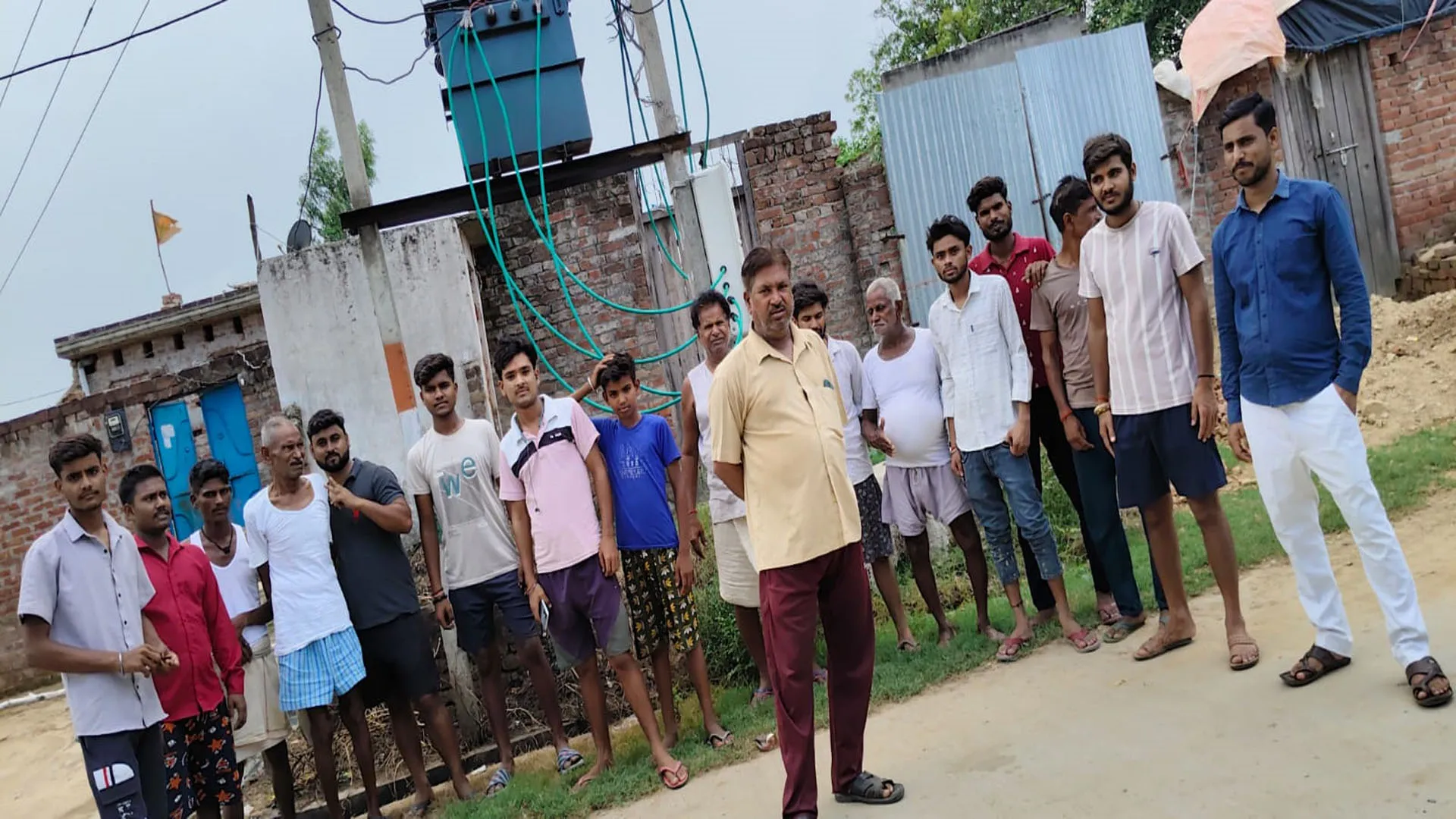 शाहजहांपुर: चार बार ट्रांसफार्मर बदला...चार घंटे भी नहीं मिली बिजली