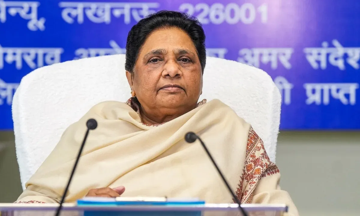 UP Politics: बसपा को मन और धन से मजबूत करें, मायावती ने की पांच राज्यों की समीक्षा बैठक