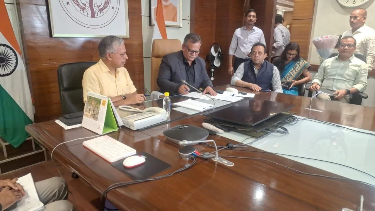  यूपी के नये मुख्य सचिव बने शशि प्रकाश गोयल, मनोज कुमार सिंह को नहीं मिला सेवा विस्तार