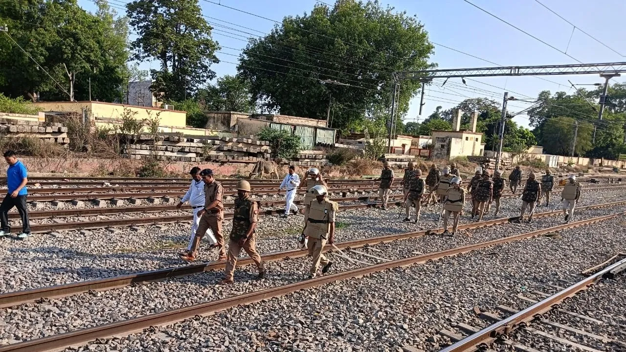 हेलो मैं स्टेशन मास्टर, डिरेल हुई वाराणसी एक्सप्रेस 