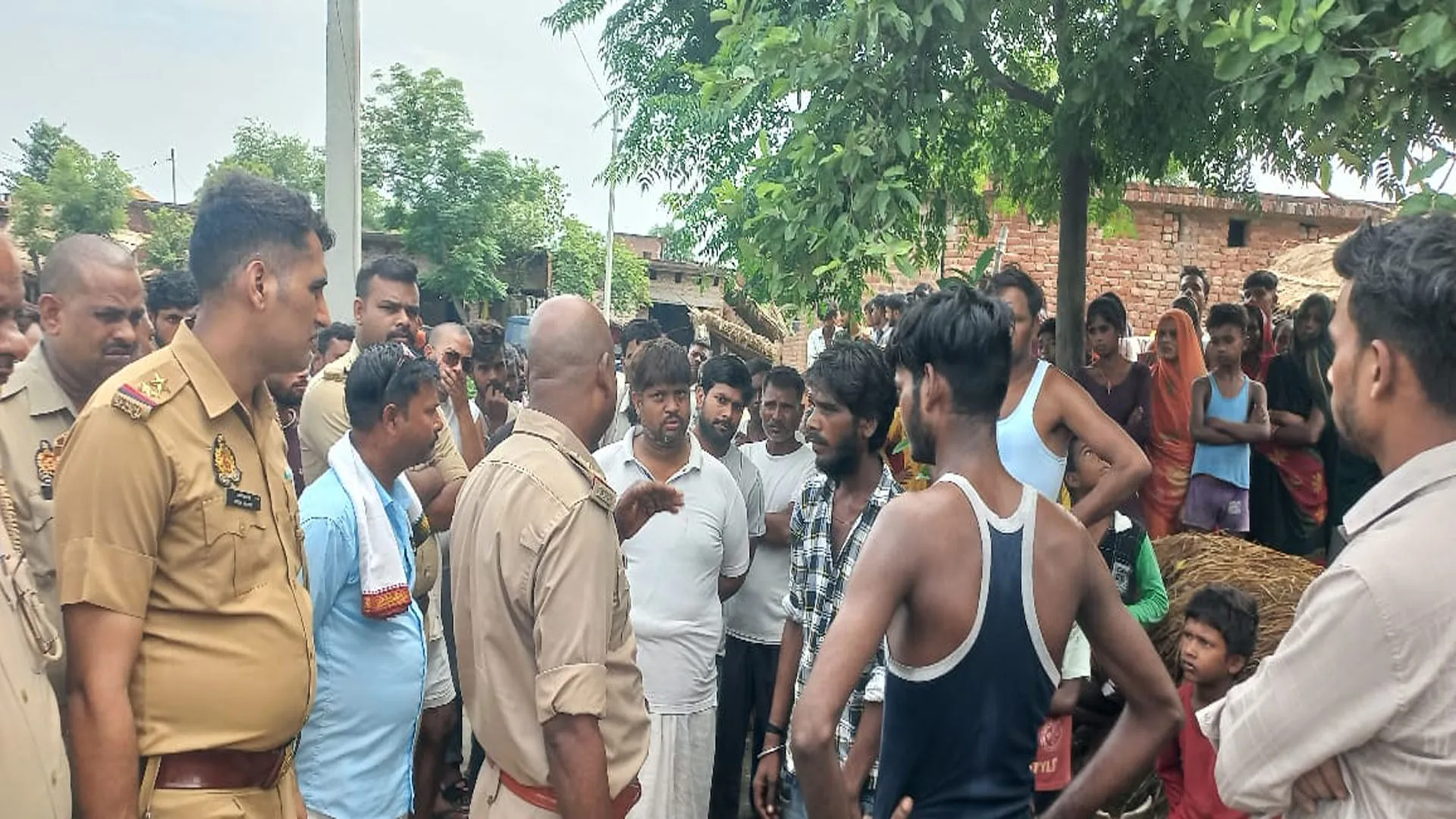 लखीमपुर खीरी: दबंगों की पिटाई के बाद बुजुर्ग की मौत...बेटे को भी बुरी तरह पीटा