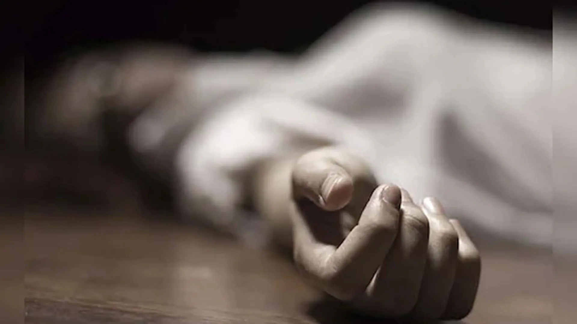 बदायूं: भाइयों से जमीन के विवाद में राजमिस्त्री ने ट्रेन के आगे कूदकर दी जान