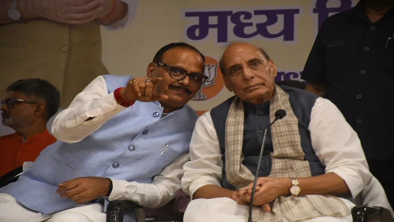 कुर्सी सुख भोगने के लिए नहीं ''सेवा की चौकी'' है : राजनाथ सिंह