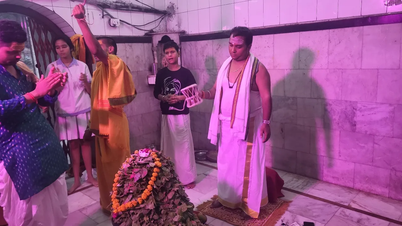 सावन 2025 : रुद्राभिषेक से पूरी होती हैं सभी मनोकामनाएं, ऐसे मिलता है  जीवन में लाभ 