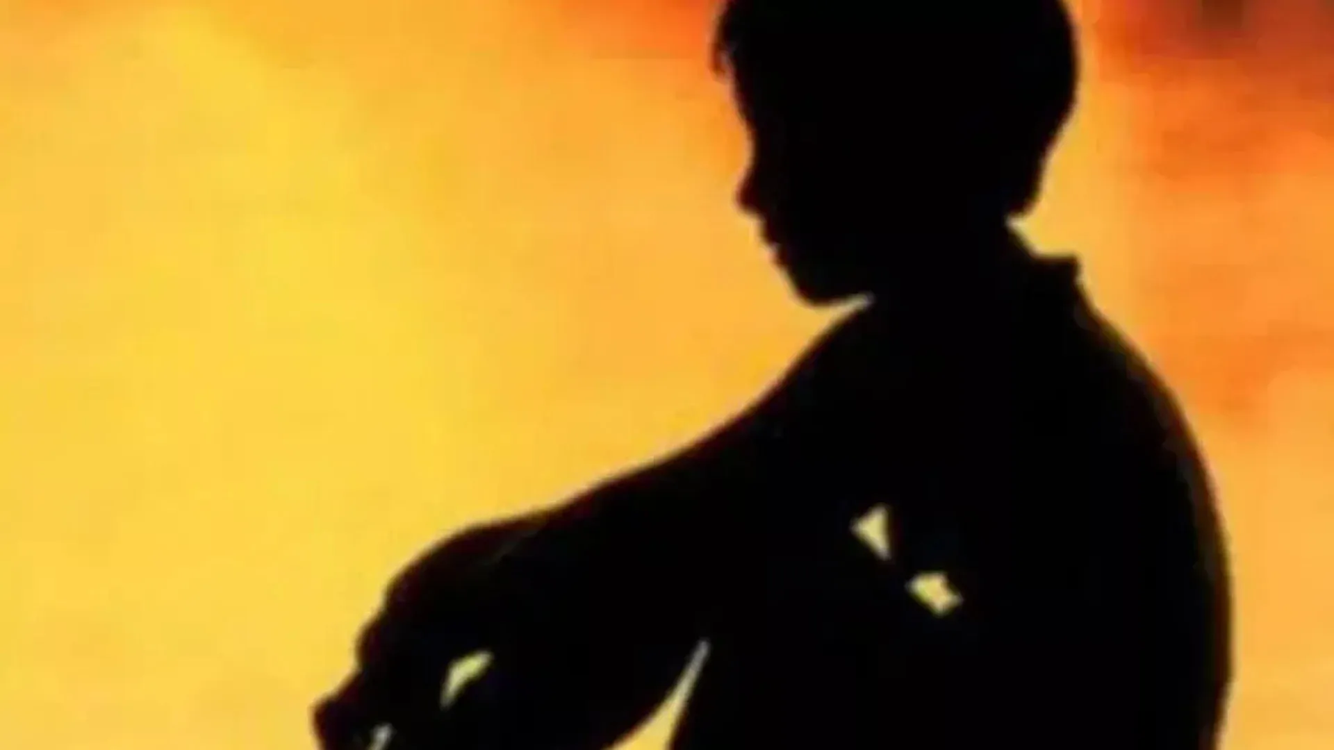 शाहजहांपुर: शर्मनाक...खीरा खिलाने के बहाने बुलाया...सात साल के बच्चे के गुदा में डाली लकड़ी 