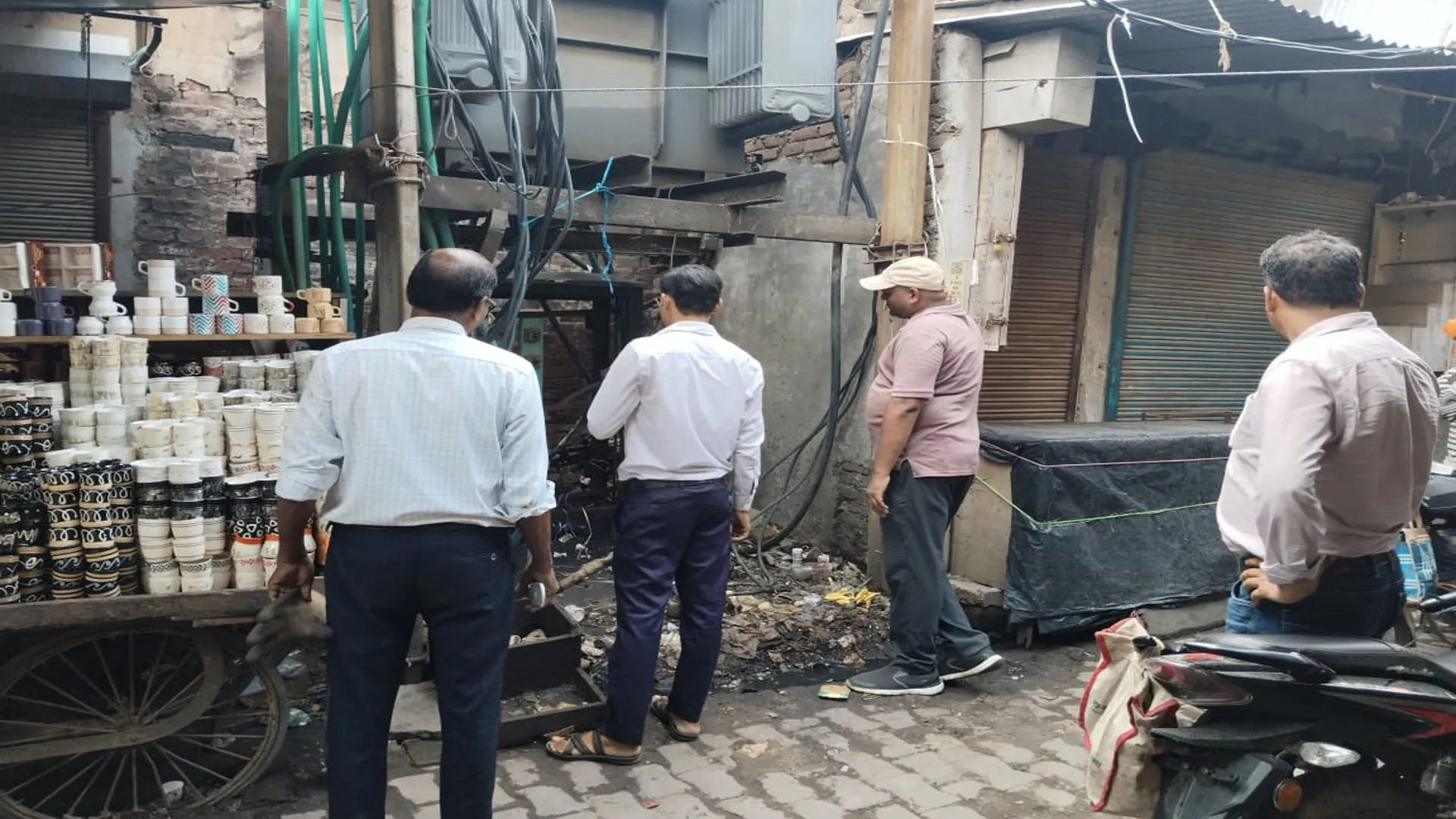 Bareilly: मोहर्रम के जुलूस की वजह से आधे शहर में देर रात तक बिजली बंद