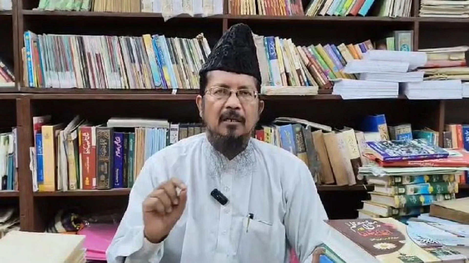 Bareilly: धर्म की सेवा नहीं कर रहे, अपना हित साथ रहे कथावाचक और मौलाना