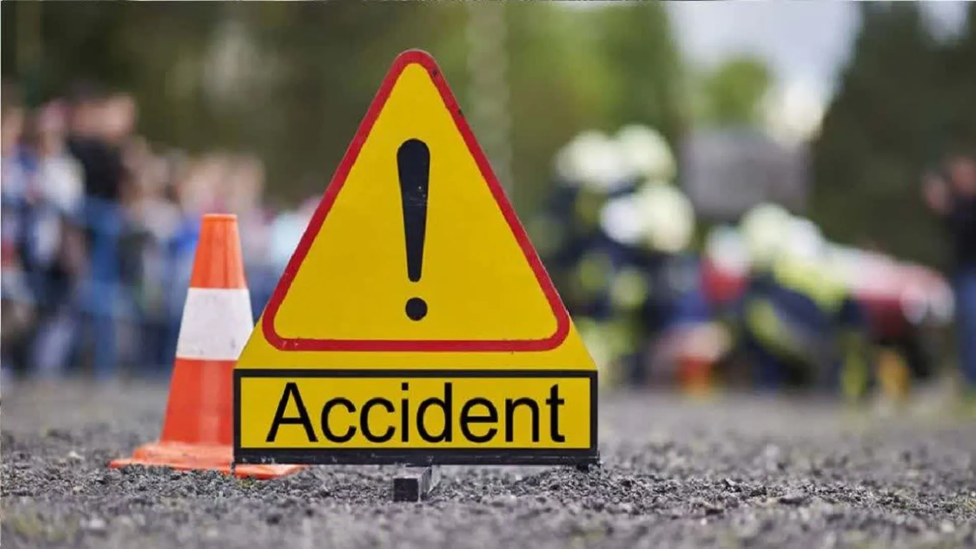 रामपुर: लकड़ियों से भरी ट्रैक्टर ट्रॉली में घुसी कार...डॉक्टर की हादसे में मौत