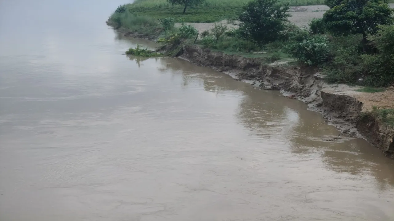  बाराबंकी : सरयू नदी ने फिर ली करवट, बढ़ गया जलस्तर  